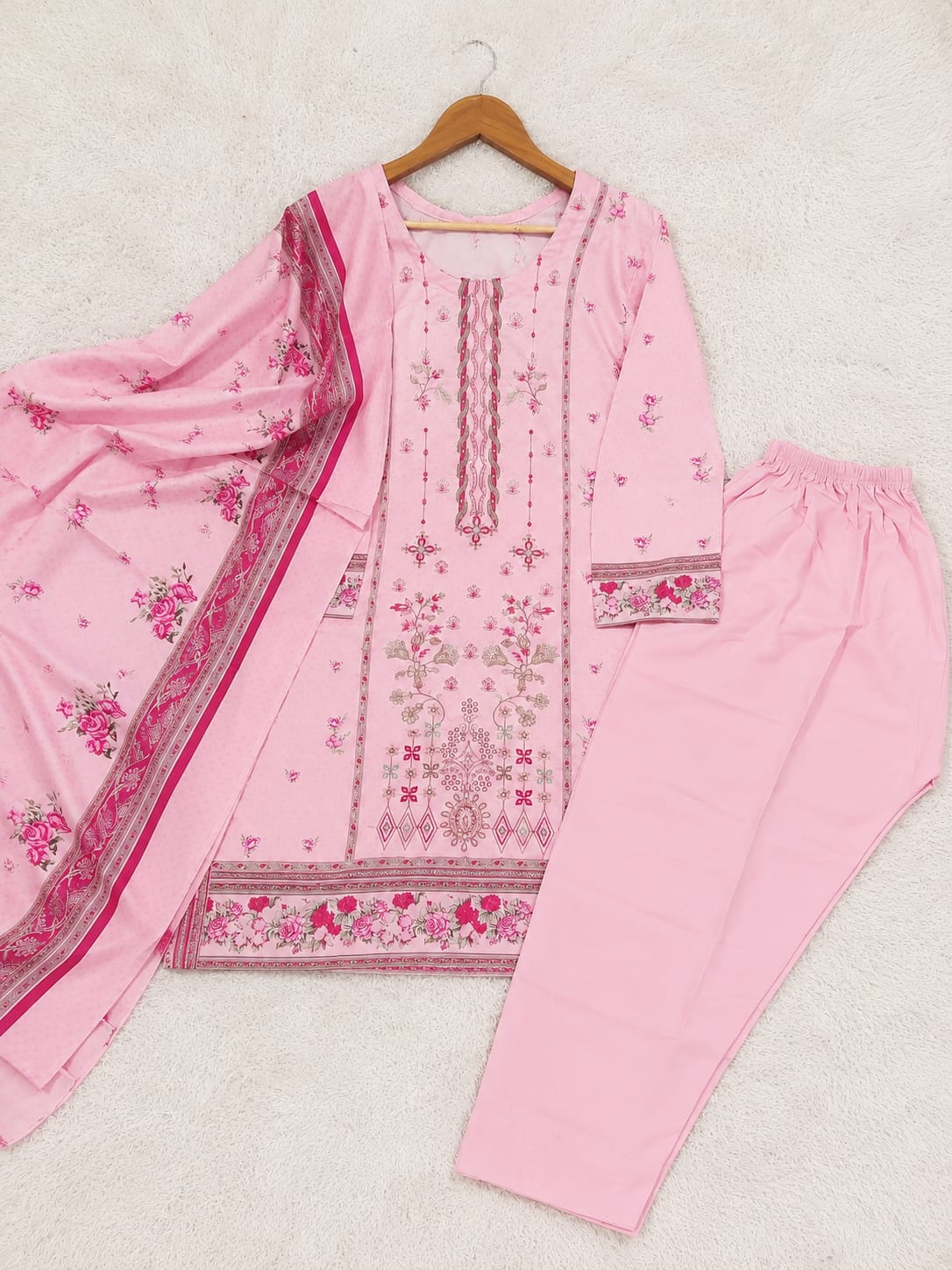 Al Karam 3-Piece Lawn Suit